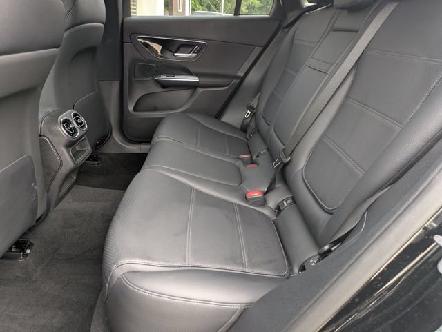 Used 2025 Mercedes-Benz GLC 300 4MATIC image 25