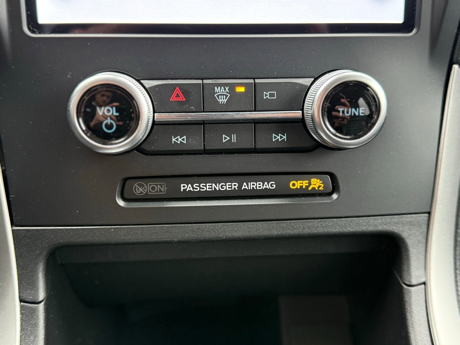 Used 2022 Ford Edge SEL image 25