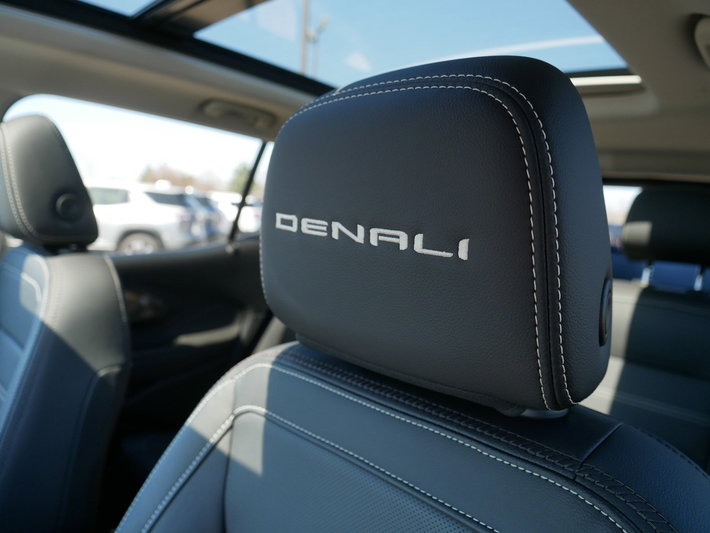 Used 2023 GMC Terrain Denali w/ Black Diamond Edition AWD/4WD image 35