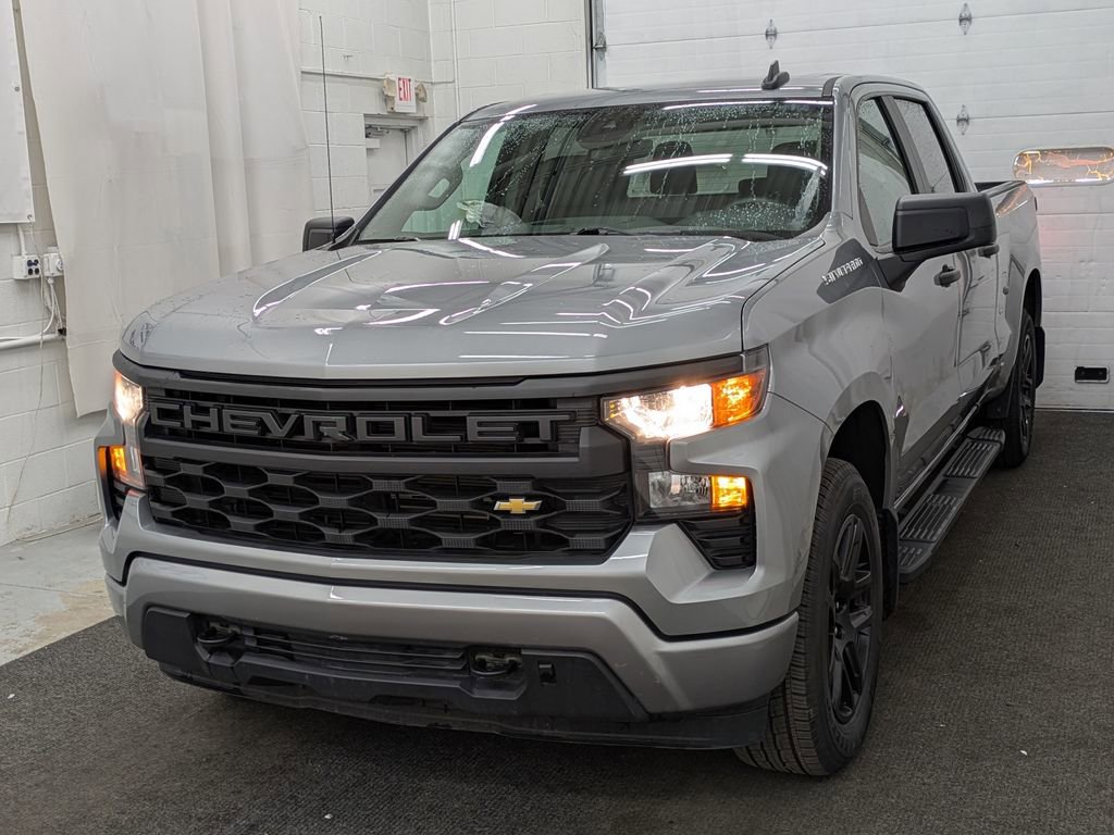 Used 2024 Chevrolet Silverado 1500 Custom image 1