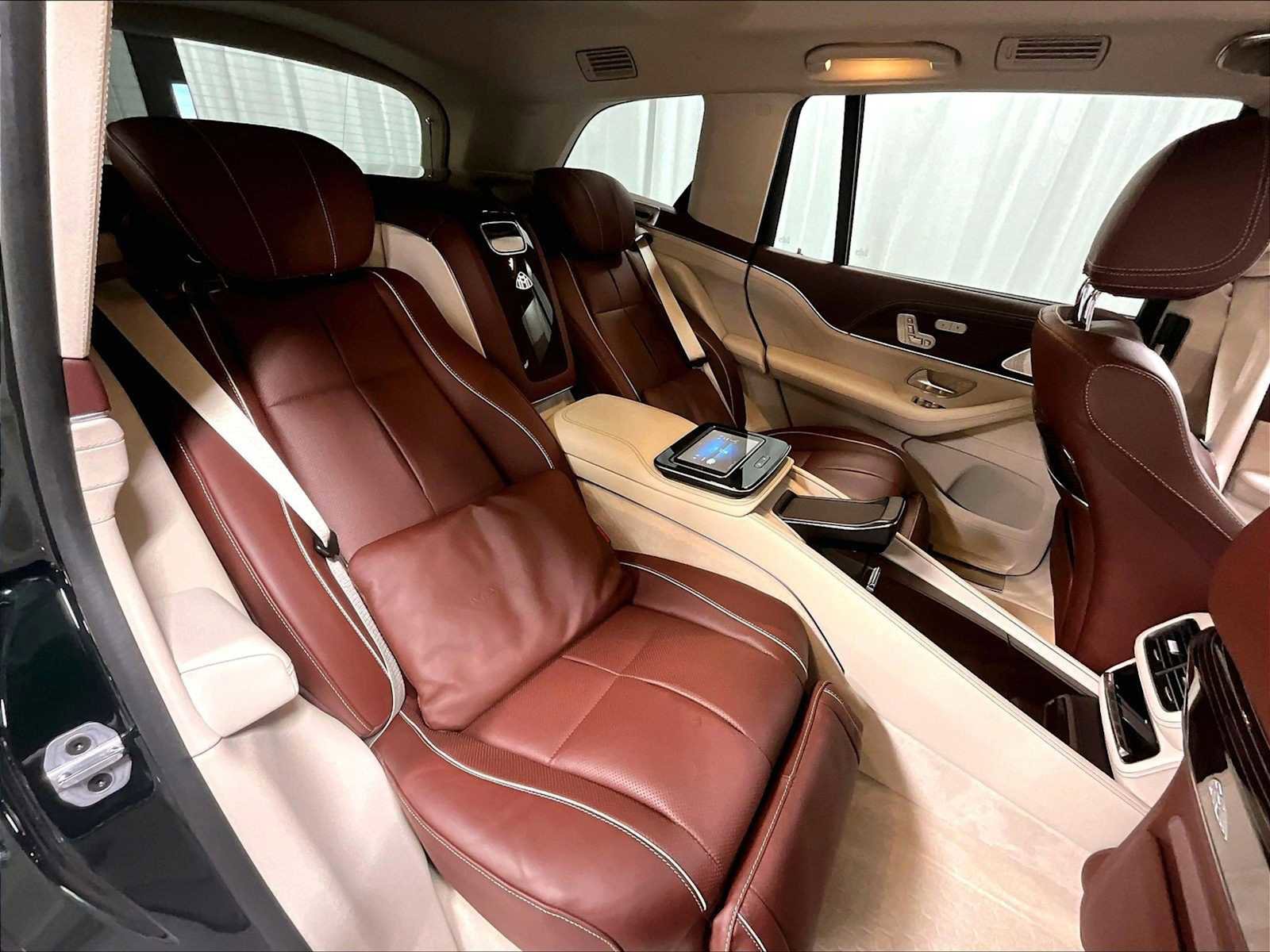 Used 2021 Mercedes-Benz Maybach GLS 600 4MATIC image 32