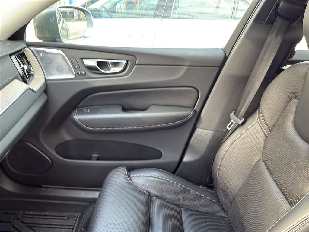 Used 2021 Volvo XC60 T5 Inscription w/ Advanced Package image 5