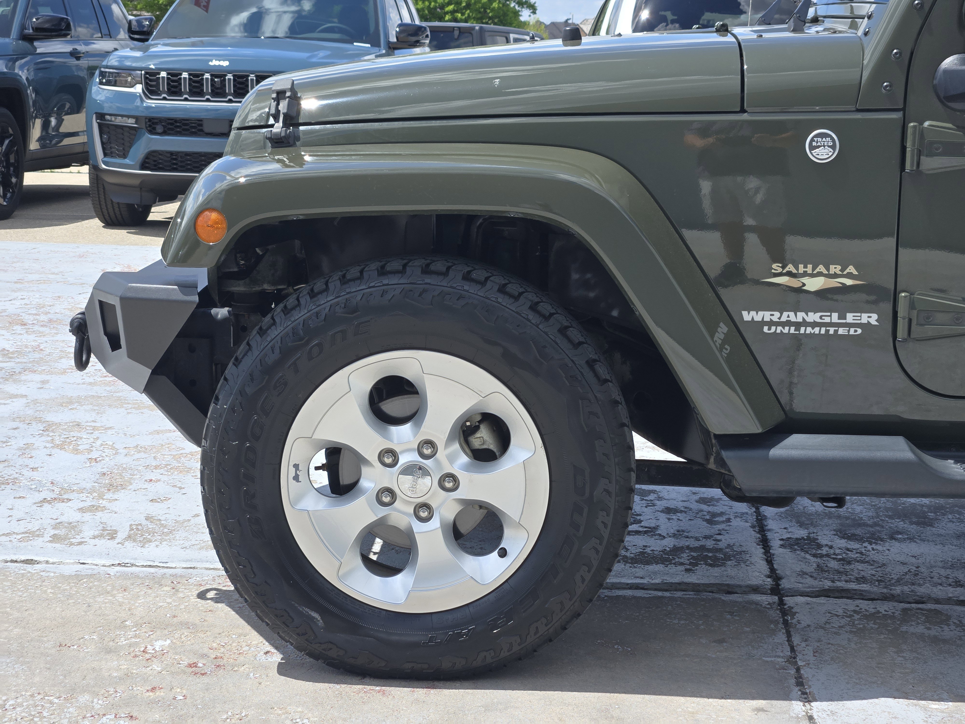 Used 2015 Jeep Wrangler Unlimited Sahara w/ Connectivity Group AWD/4WD image 8