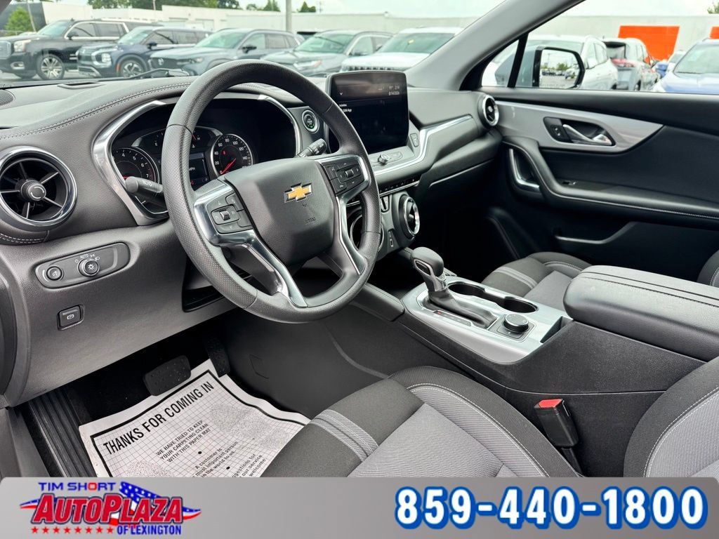 Used 2025 Chevrolet Blazer LT AWD/4WD image 3