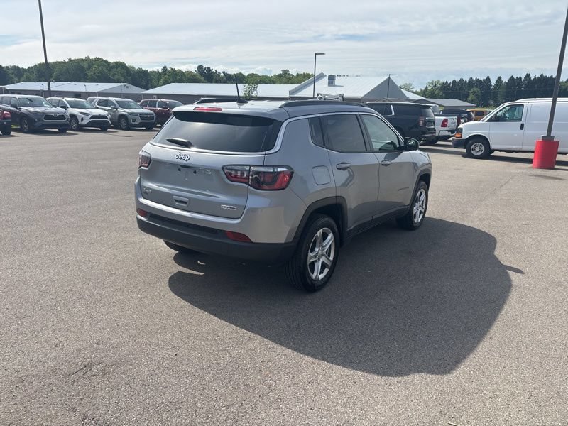 Used 2023 Jeep Compass Latitude AWD/4WD image 3