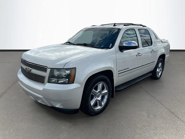 Used 2011 Chevrolet Avalanche LTZ AWD/4WD image 3