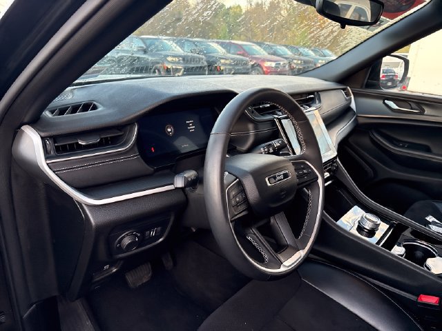 Used 2023 Jeep Grand Cherokee L Laredo AWD/4WD image 8