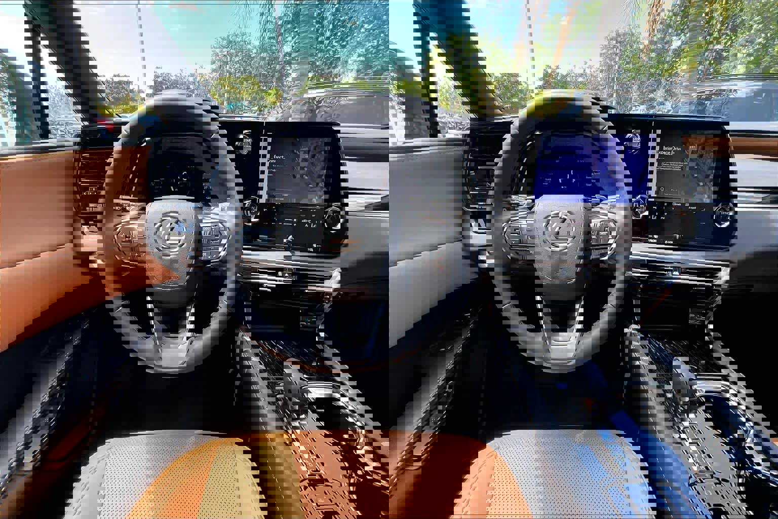 Used 2025 Lexus RX 350 FWD w/ Technology Package image 6