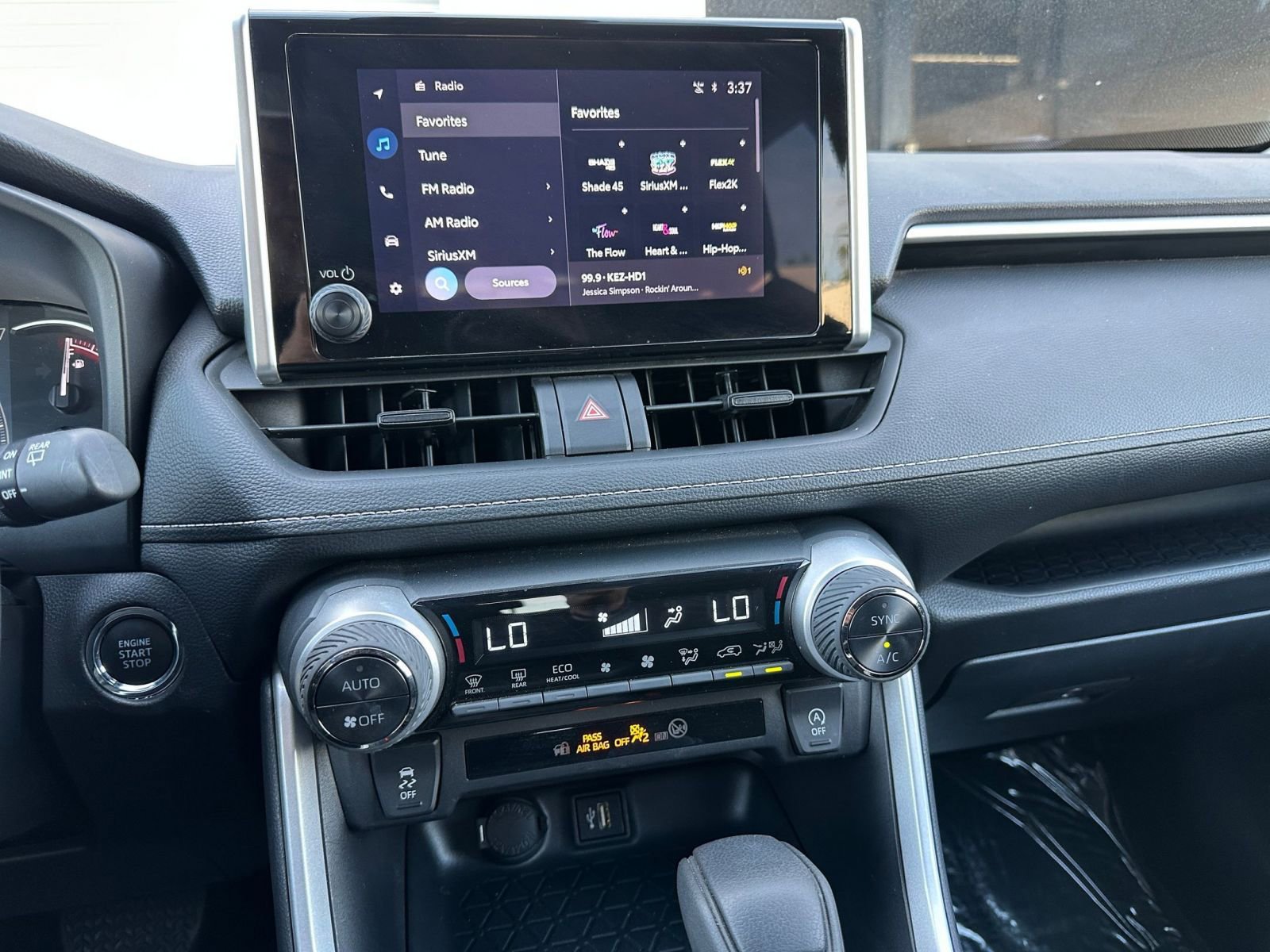 Used 2025 Toyota RAV4 XLE image 18