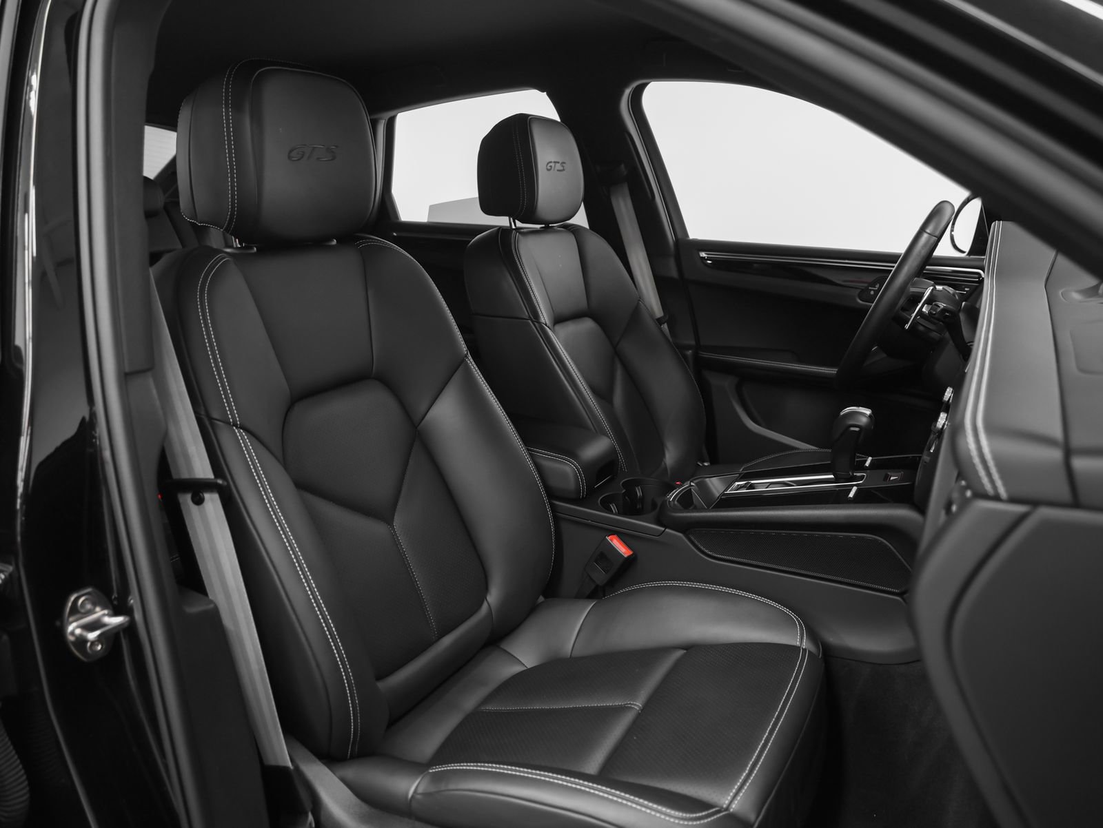 Certified 2023 Porsche Macan GTS image 25