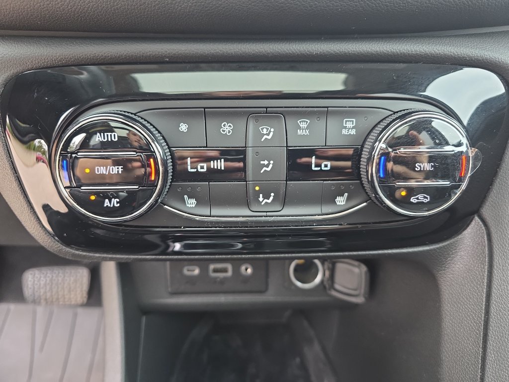 Used 2023 Buick Encore GX Select w/ Experience Buick Package FWD image 23