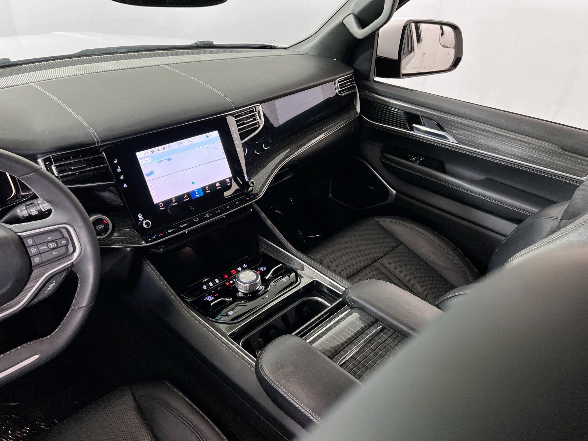 Used 2022 Jeep Wagoneer Series III w/ Rear Seat Video Group 1 image 23