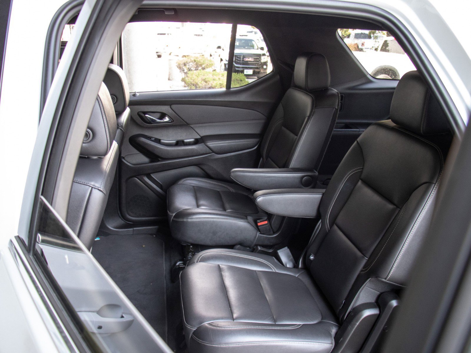 Used 2023 Chevrolet Traverse LT image 12