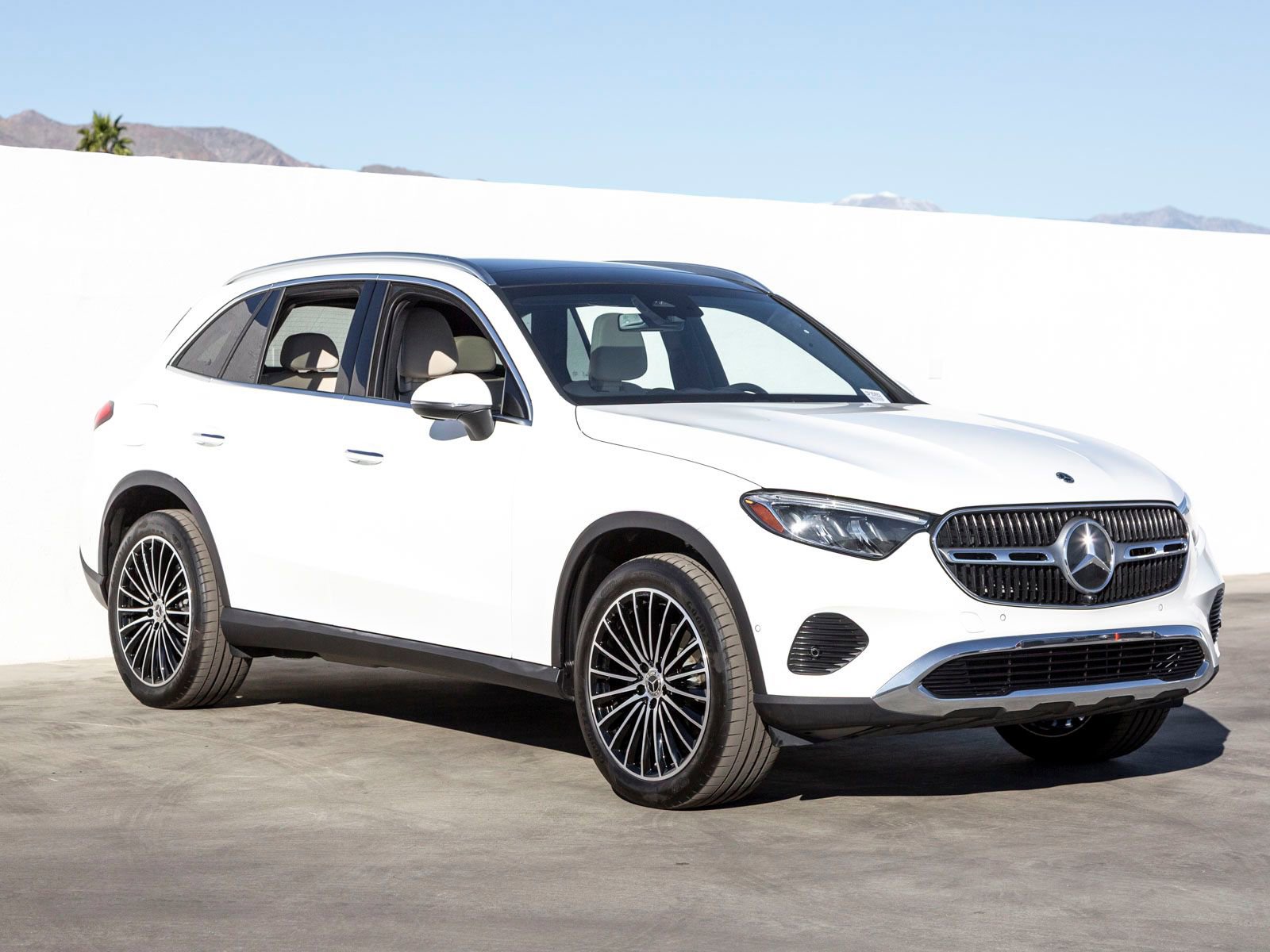 Used 2025 Mercedes-Benz GLC 300 image 3