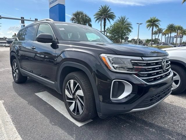 Used 2025 Volkswagen Atlas SEL AWD/4WD image 1
