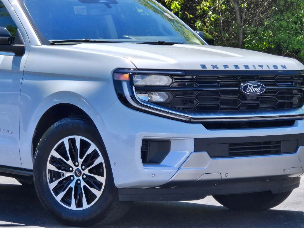 Used 2025 Ford Expedition Platinum AWD/4WD image 3