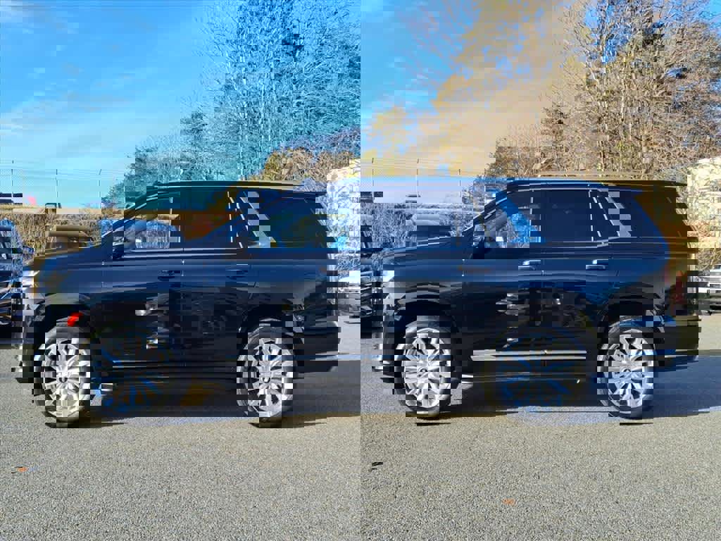 Used 2021 Cadillac Escalade Luxury image 2