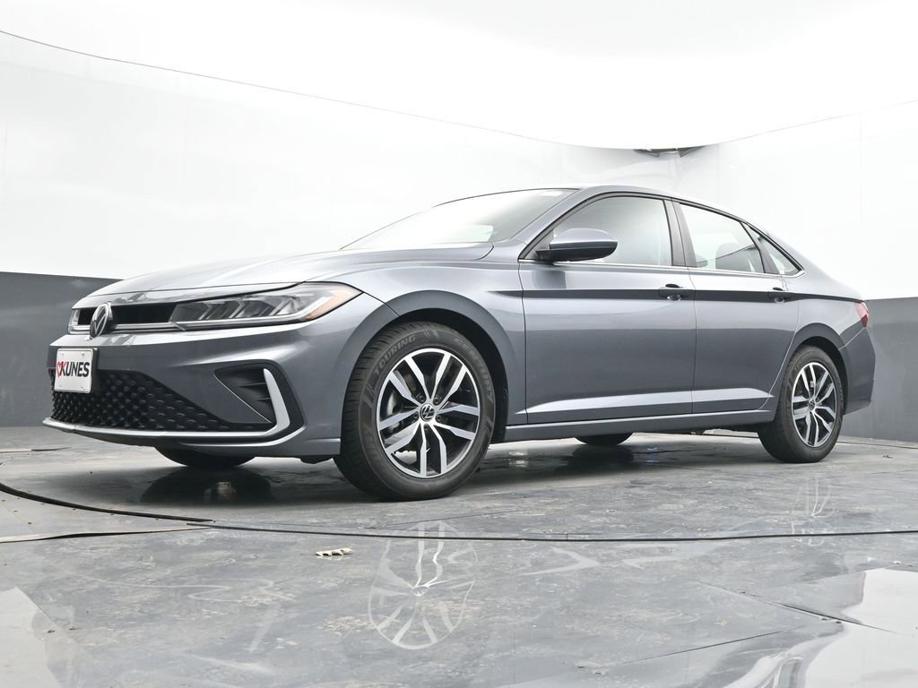 Used 2025 Volkswagen Jetta SE image 40