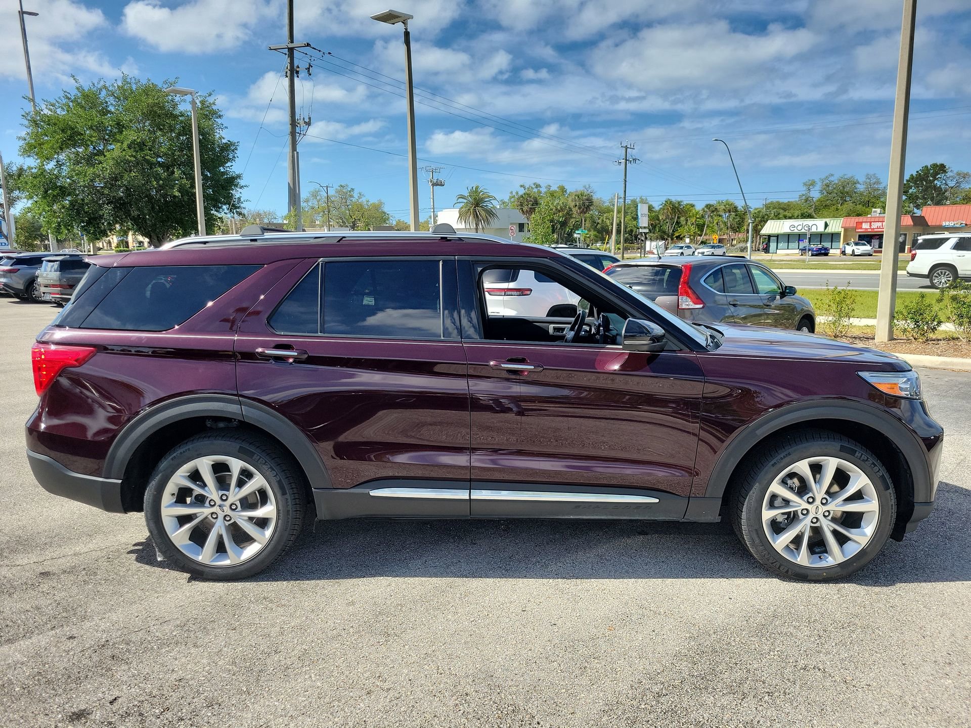Used 2023 Ford Explorer Platinum w/ Technology Package image 5