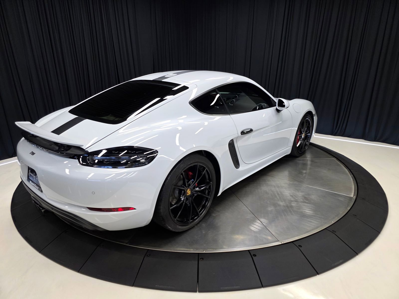 Used 2017 Porsche 718 Cayman RWD image 12