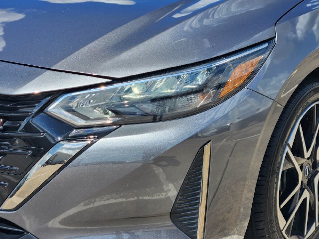 Used 2025 Nissan Sentra SR FWD image 9