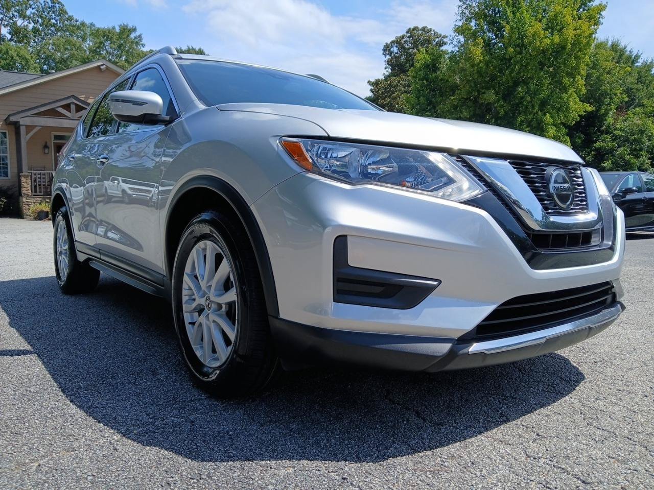 Used 2019 Nissan Rogue SV FWD image 4