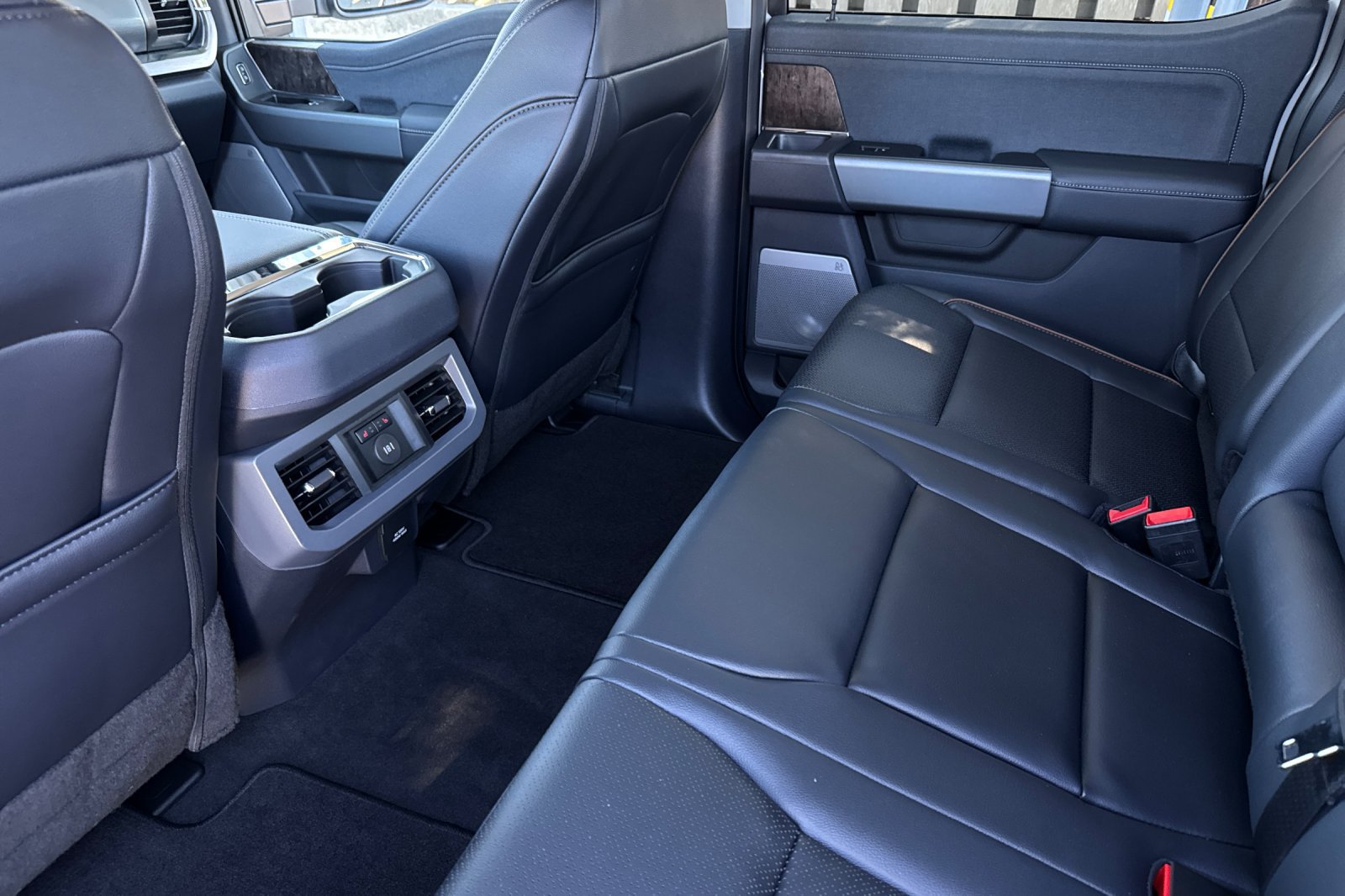 New 2026 Ford F250 Lariat w/ FX4 Off-Road Package AWD/4WD image 13