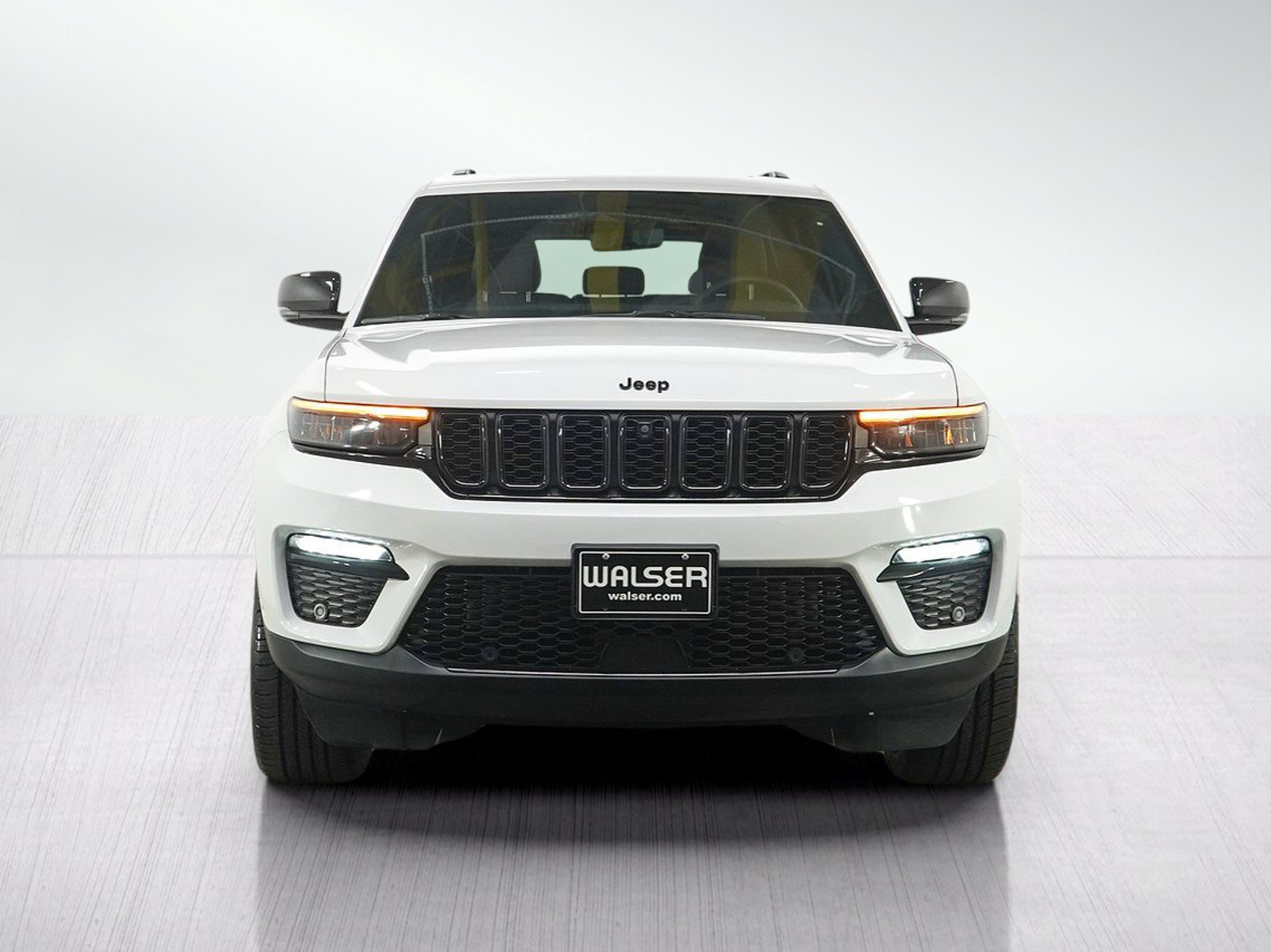 Used 2024 Jeep Grand Cherokee Limited w/ Luxury Tech Group II AWD/4WD image 9