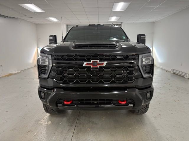 Used 2025 Chevrolet Silverado 2500 ZR2 w/ Technology Package image 2