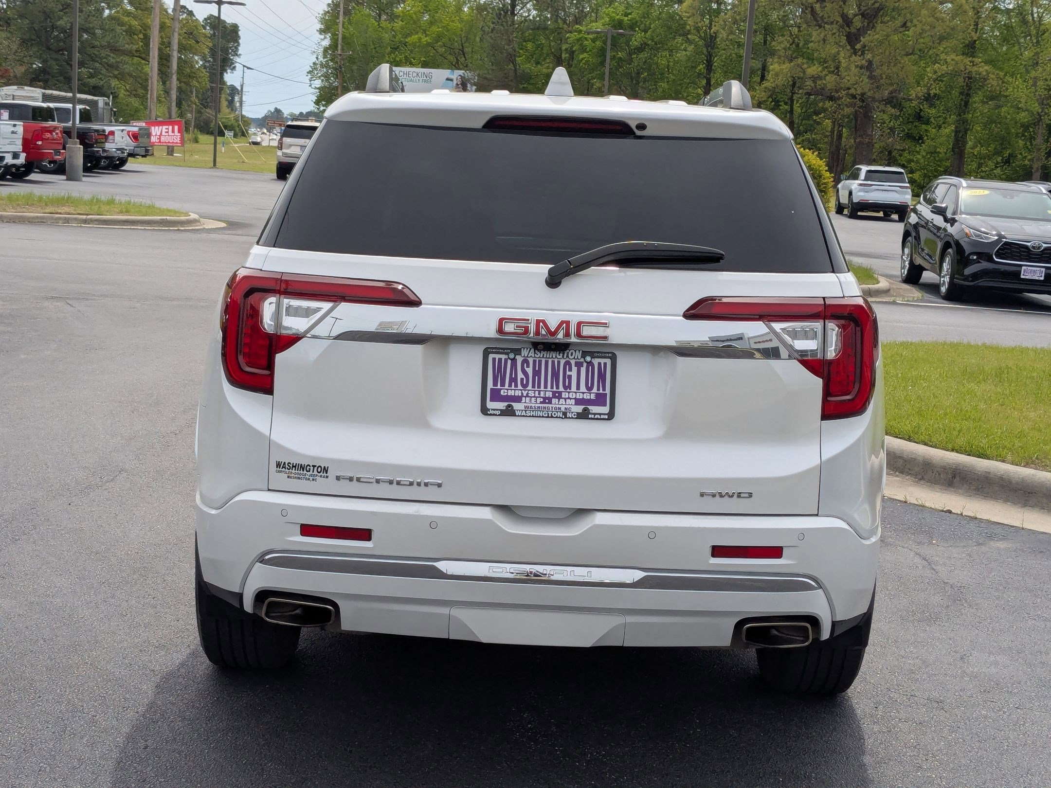 Used 2022 GMC Acadia Denali w/ Denali Technology Package image 6