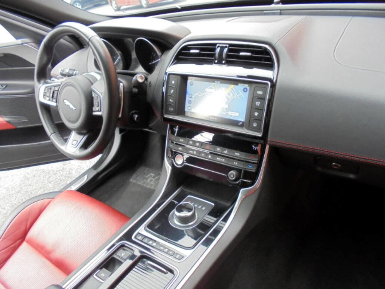 Used 2018 Jaguar XE R-Sport image 8