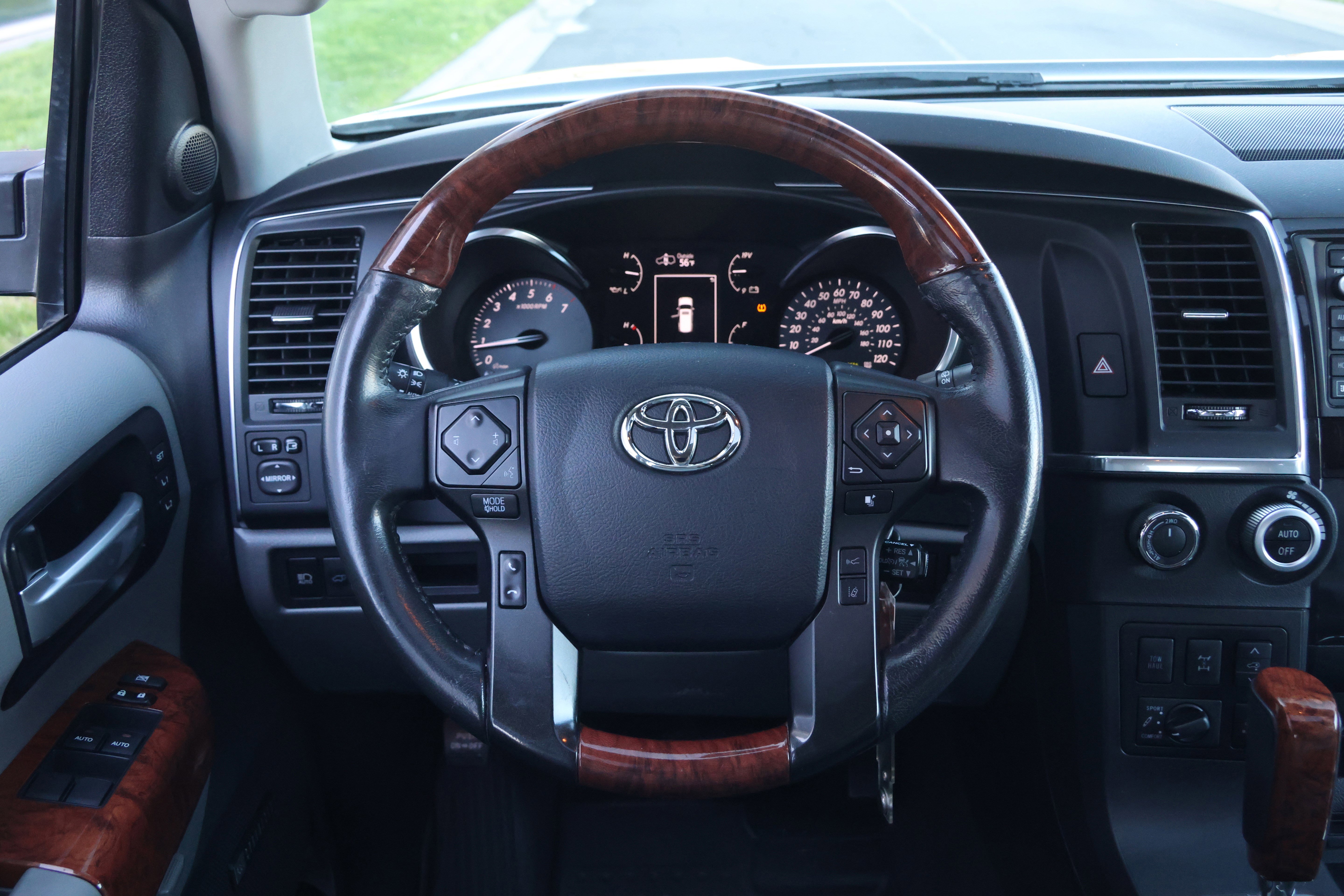 Used 2018 Toyota Sequoia Platinum image 18