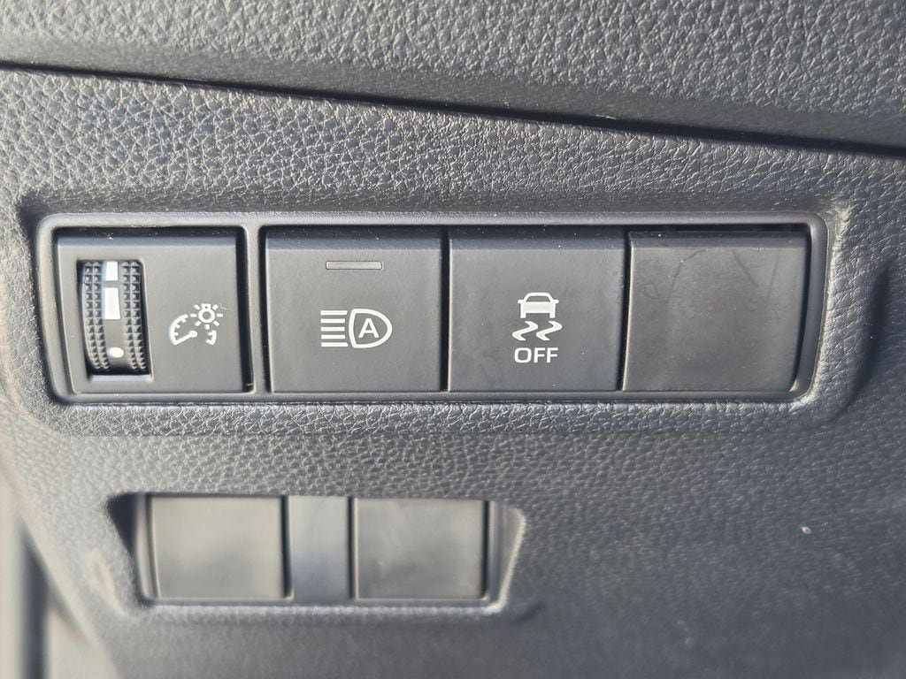 Used 2026 Toyota Corolla Cross XLE FWD image 25