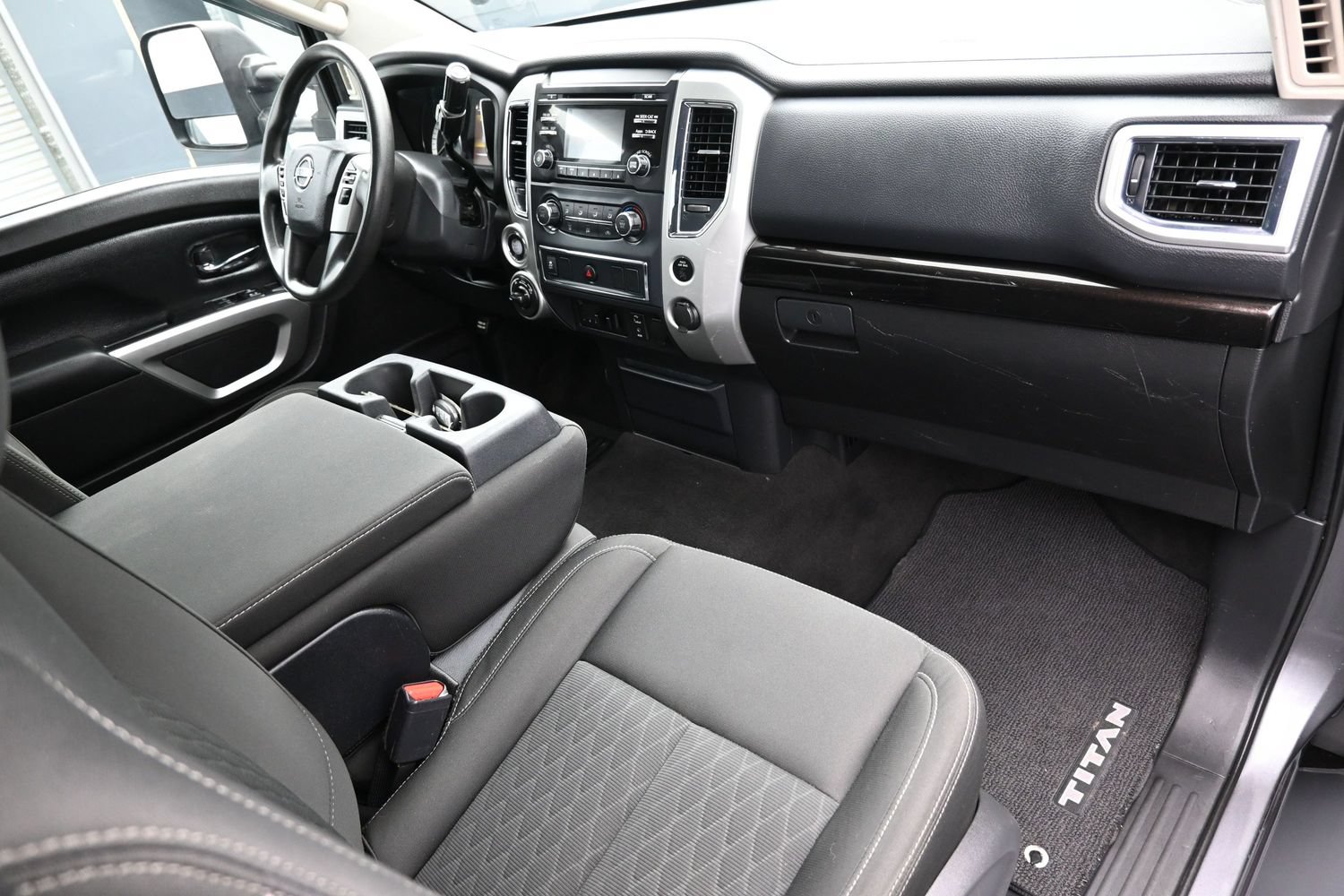 Used 2017 Nissan Titan SV AWD/4WD image 31