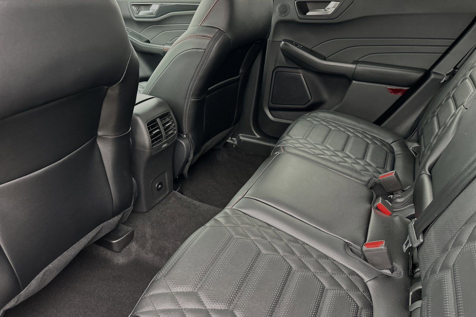 New 2024 Ford Escape ST-Line Elite w/ Premium Technology Package AWD/4WD image 9
