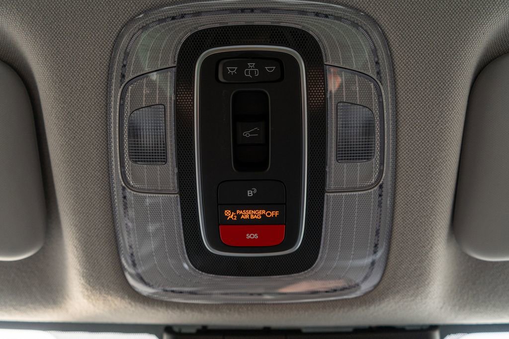 New 2025 Hyundai Elantra Limited image 17