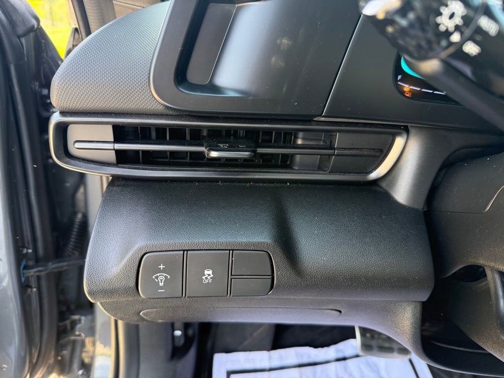 Used 2025 Hyundai Elantra Sport FWD image 34