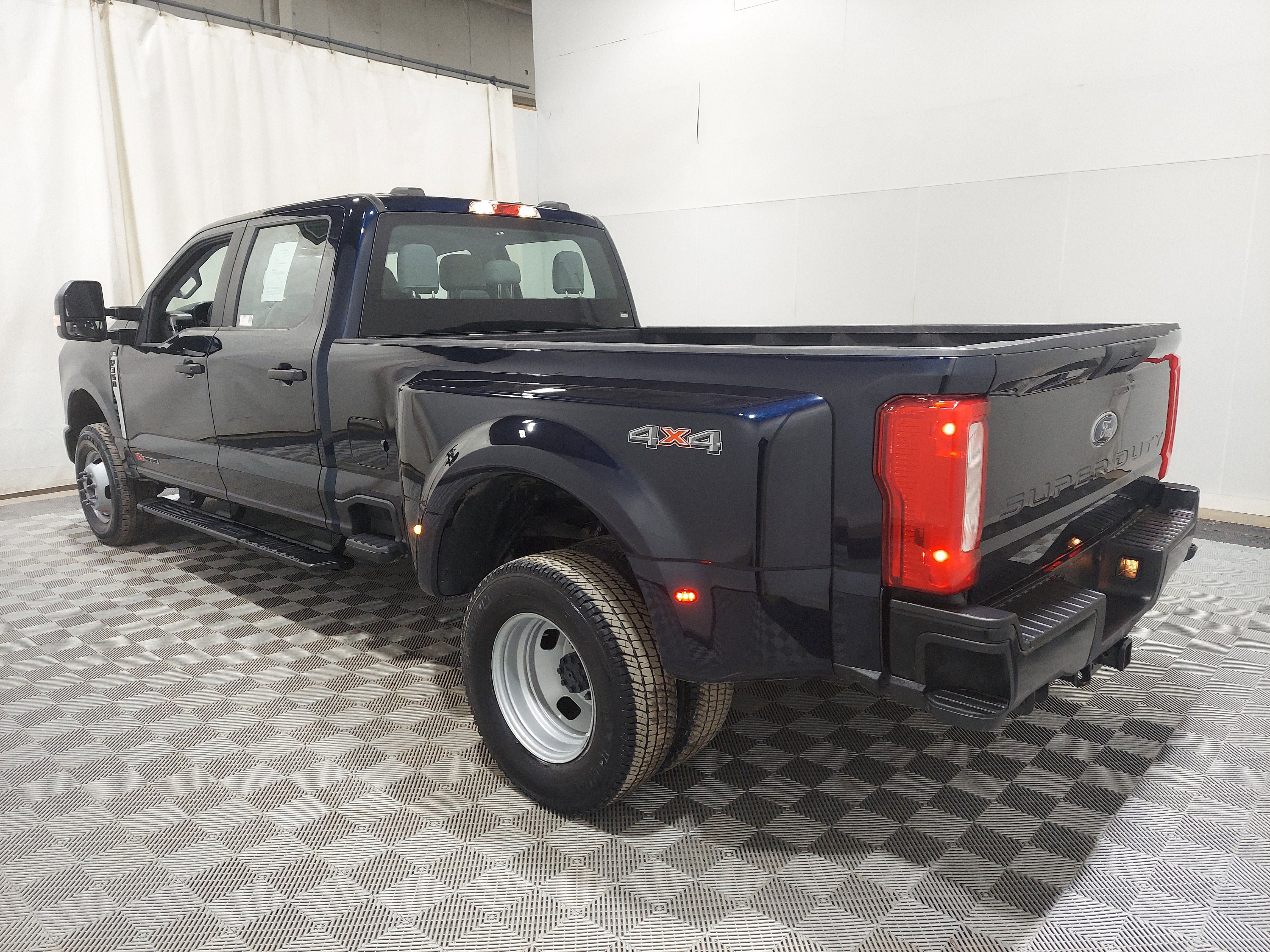 Used 2025 Ford F350 XL AWD/4WD image 2