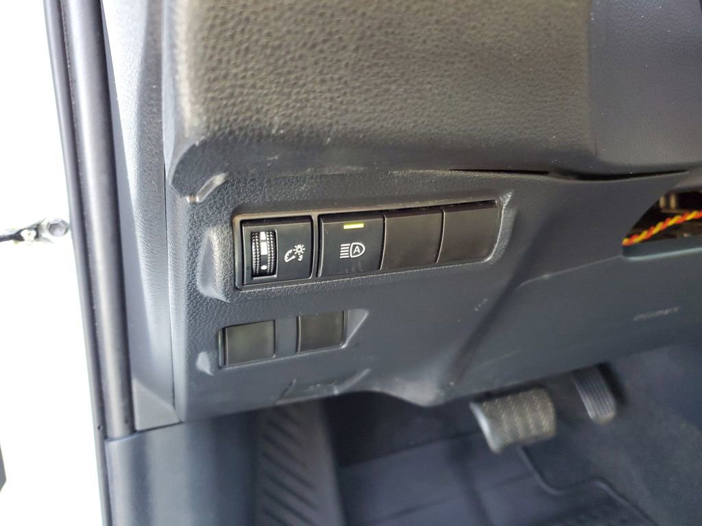 Used 2022 Toyota Corolla Cross LE AWD/4WD image 11