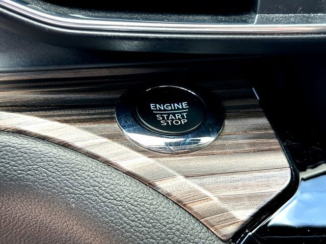 Used 2023 Ford Explorer Limited w/ Limited Technology Package image 16