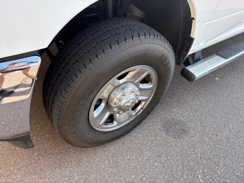 Used 2024 RAM 3500 Tradesman w/ Chrome Appearance Group AWD/4WD image 9