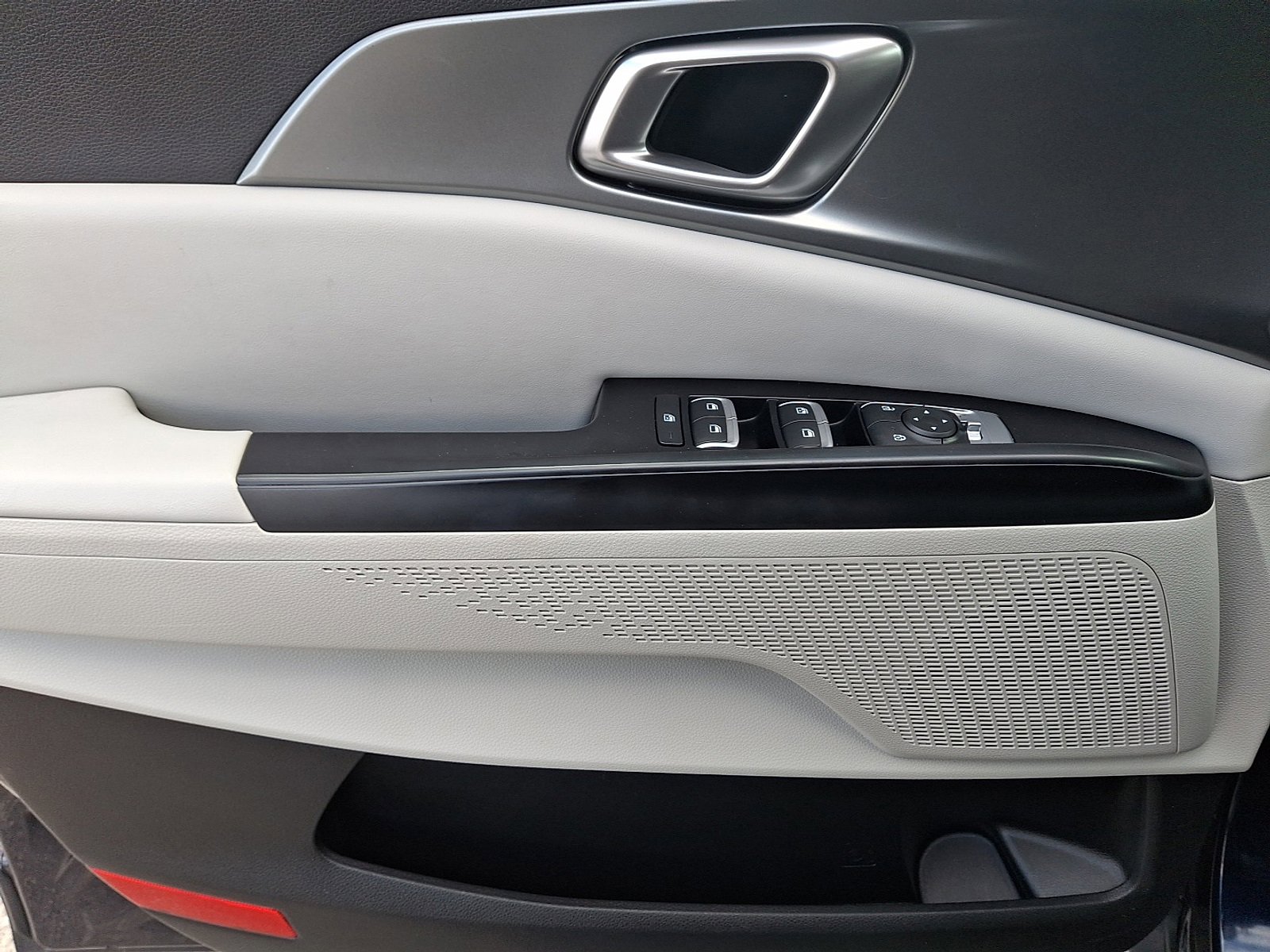 Used 2023 Kia Carnival LX image 13