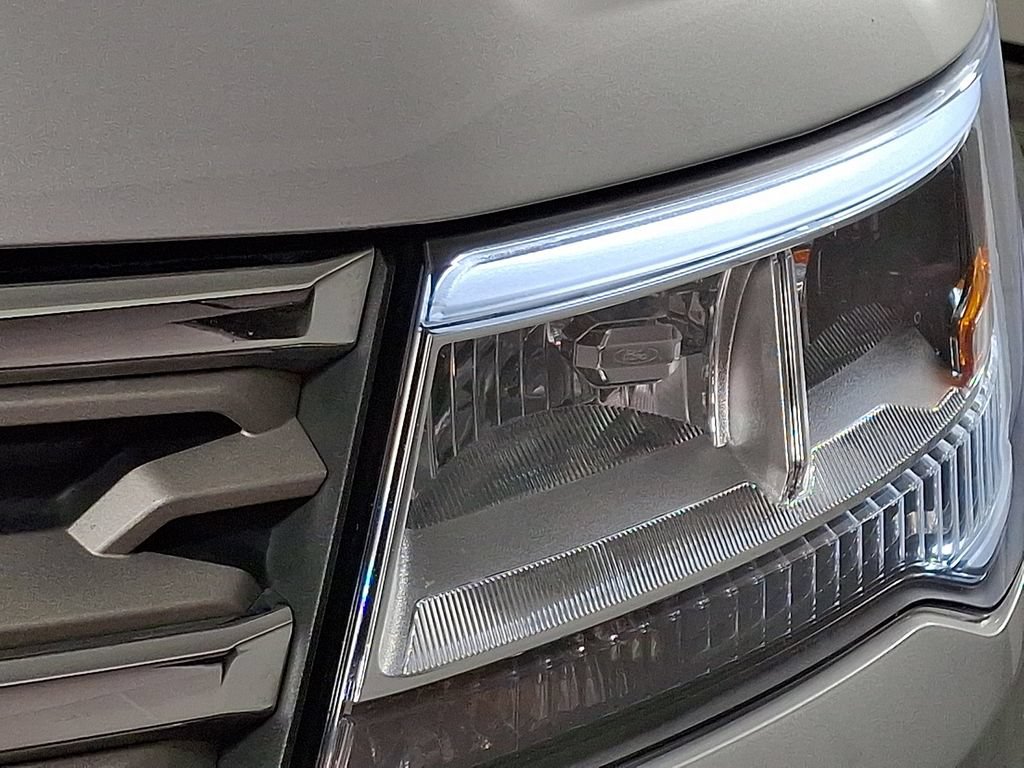 Used 2018 Ford Explorer XLT FWD image 12