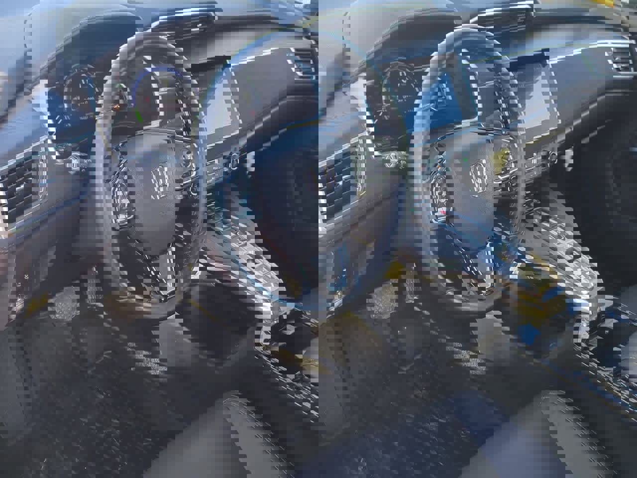 Used 2018 Honda Clarity Touring image 2