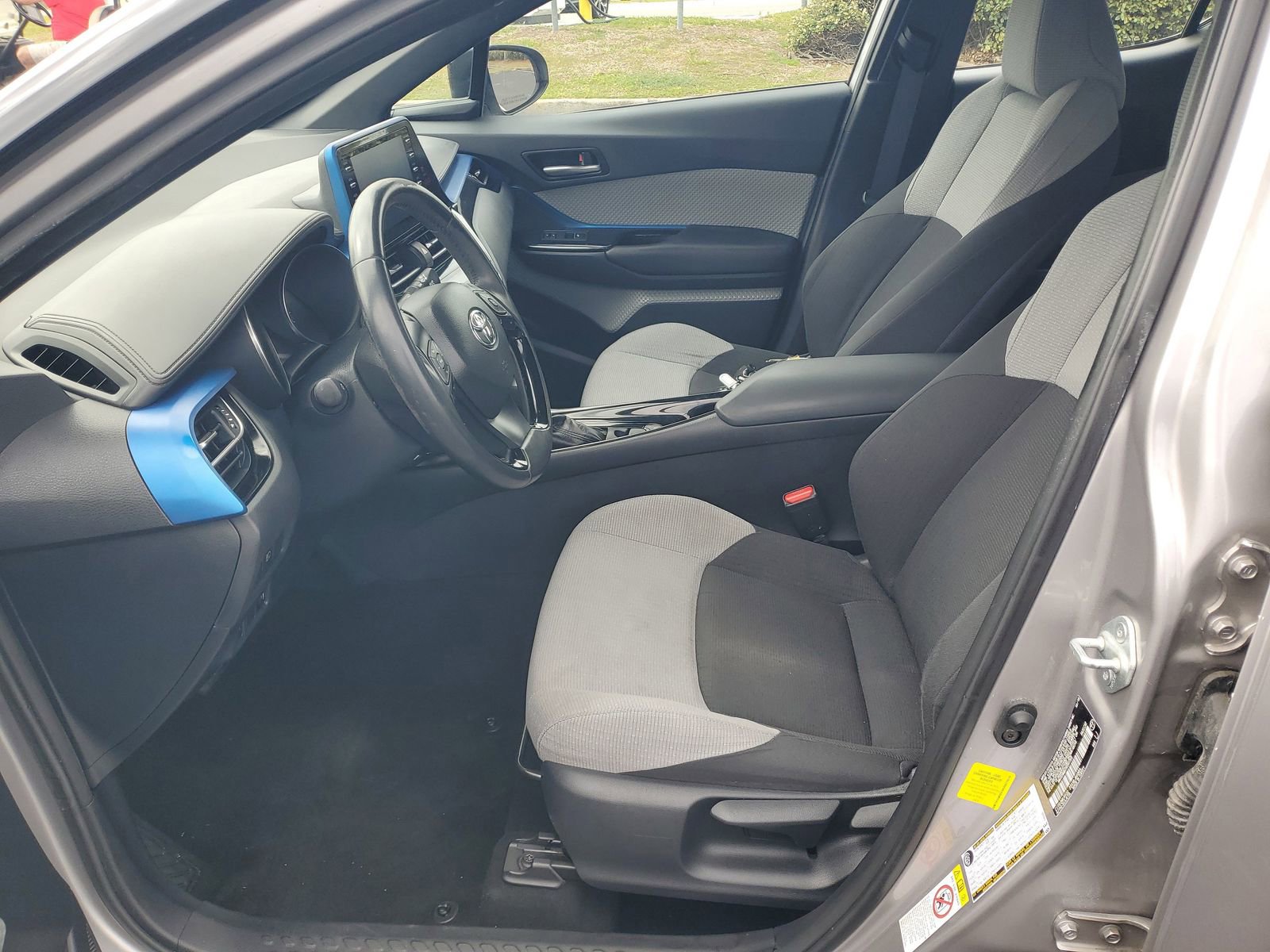 Used 2019 Toyota C-HR XLE FWD image 15