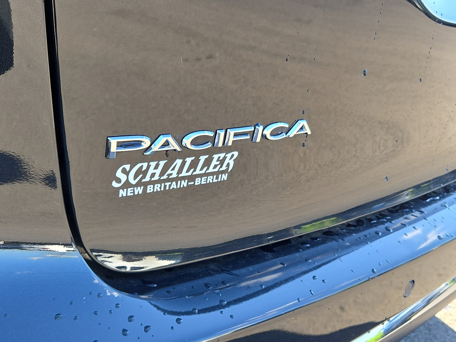 Used 2023 Chrysler Pacifica Touring-L AWD/4WD image 30