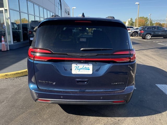 Used 2024 Chrysler Pacifica Limited w/ S Appearance Package image 7