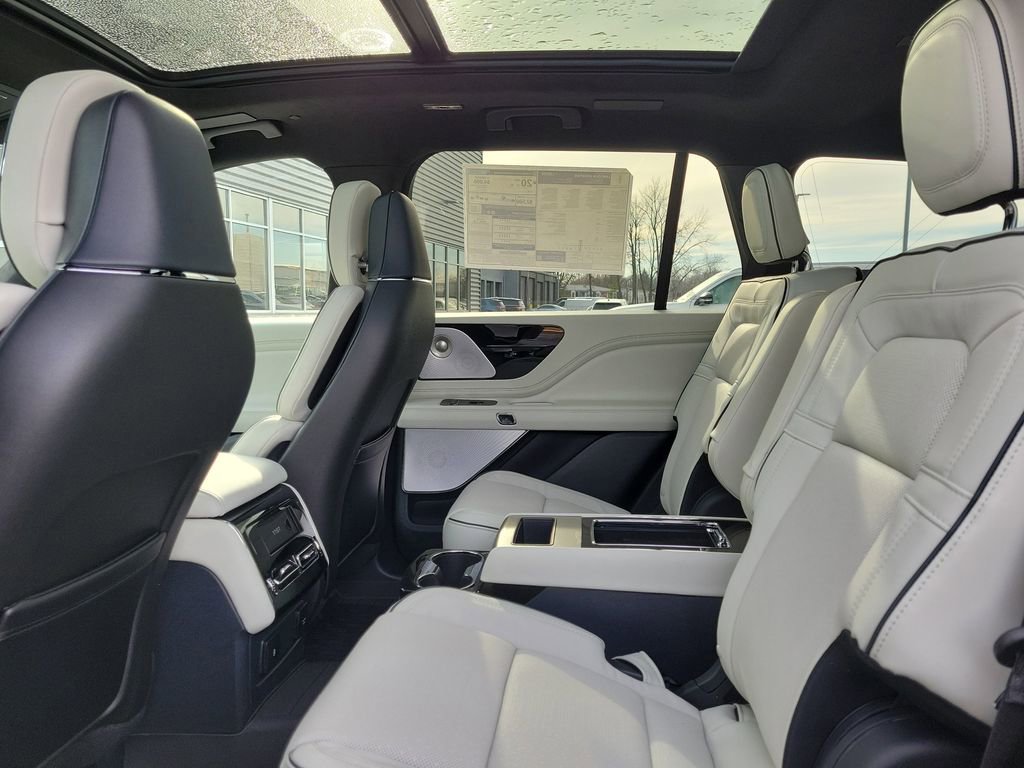 New 2026 Lincoln Aviator Black Label w/ Dynamic Handling Package image 13