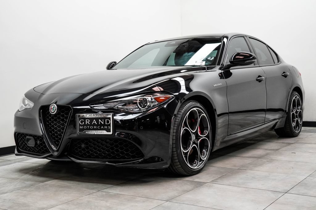 Used 2023 Alfa Romeo Giulia Veloce AWD/4WD image 6