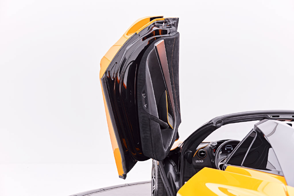 Used 2025 McLaren 750S Spider RWD image 48